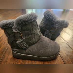 Girls furry boots with buckle, size 11